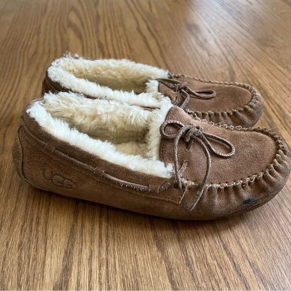 UGG Moccasin Slippers Tan Suede Sz 7 - Picture 5 of 7